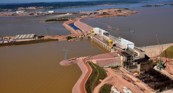 Chantier de construction de l'usine hydroélectrique Jirau. Rondônia. 2011. http://confins.rev_es.org/docannexe/image/10749/img-6.jpg