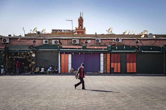 La place Jeema-El-Fna, à Marrakech (Maroc), le 8 septembre 2020. D’habitude saturée de touristes, elle est aujourd’hui déserte. FADEL SENNA / AFP.
