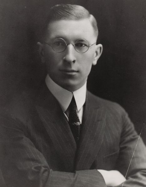 Fichier:Banting-c1921-compressed.jpg
