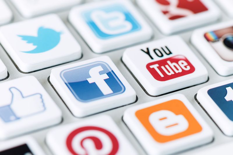 Fichier:Réseaux sociaux.jpg