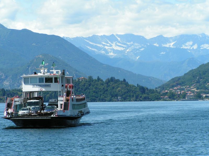 Fichier:Lago Maggiore Traghetto.JPG