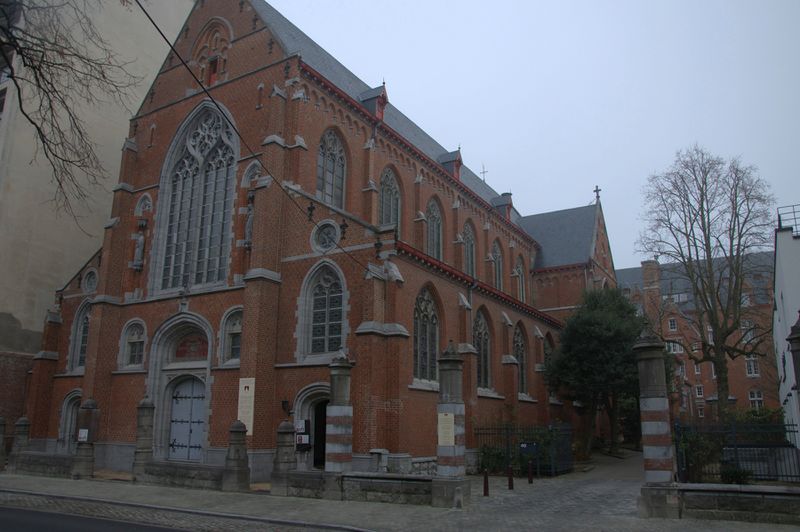 File:Église et couvent des Dominicains et jardin intérieur Avenue De La Renaissance 40 Rue Leys 5.jpg