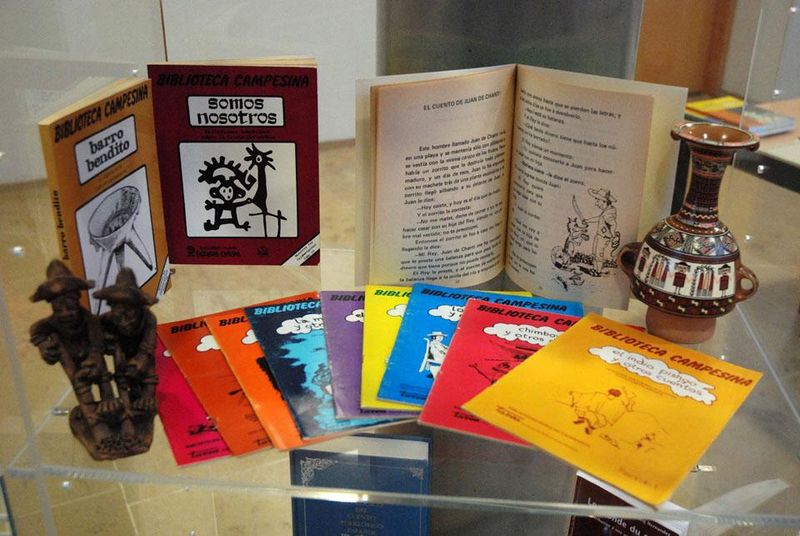 File:Ouvrages contes.jpg
