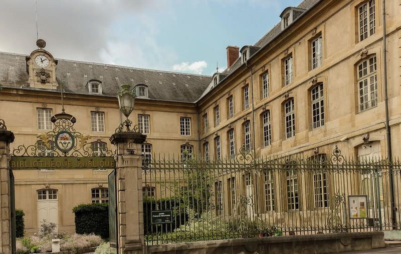 File:Bibliothèque Stanislas de Nancy.jpg