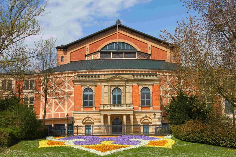 File:Bayreuth Festspielhaus Vorderansicht.JPG
