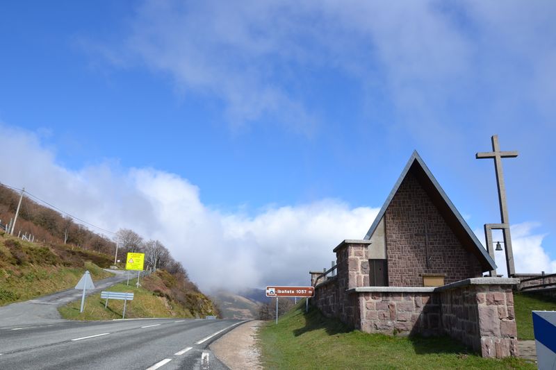 File:Ibañeta - chapel 1.jpg